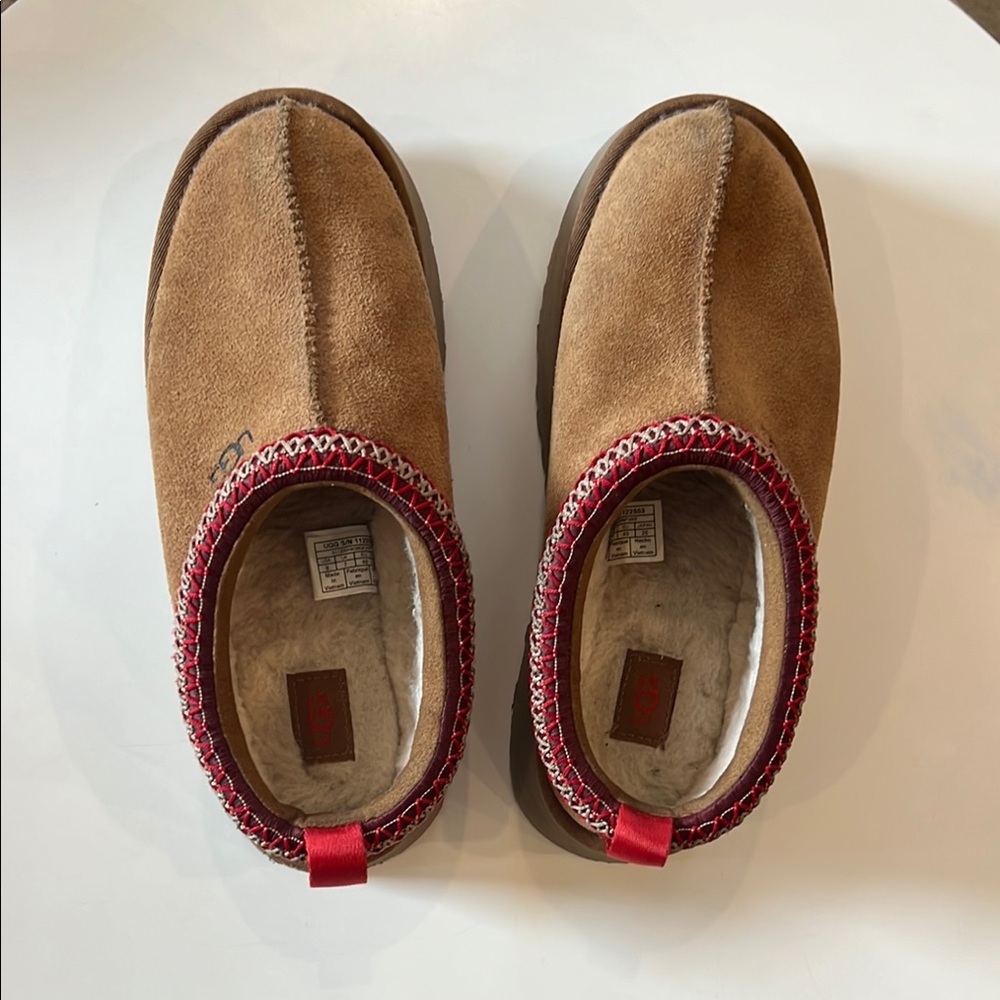 Ugg Tazz Platforms (W’s Size 9)